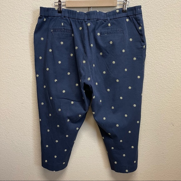 🛍️3/$15🛍️ JM COLLECTION Embroidered Crop Pants size 18 Navy Blue - Picture 4 of 11